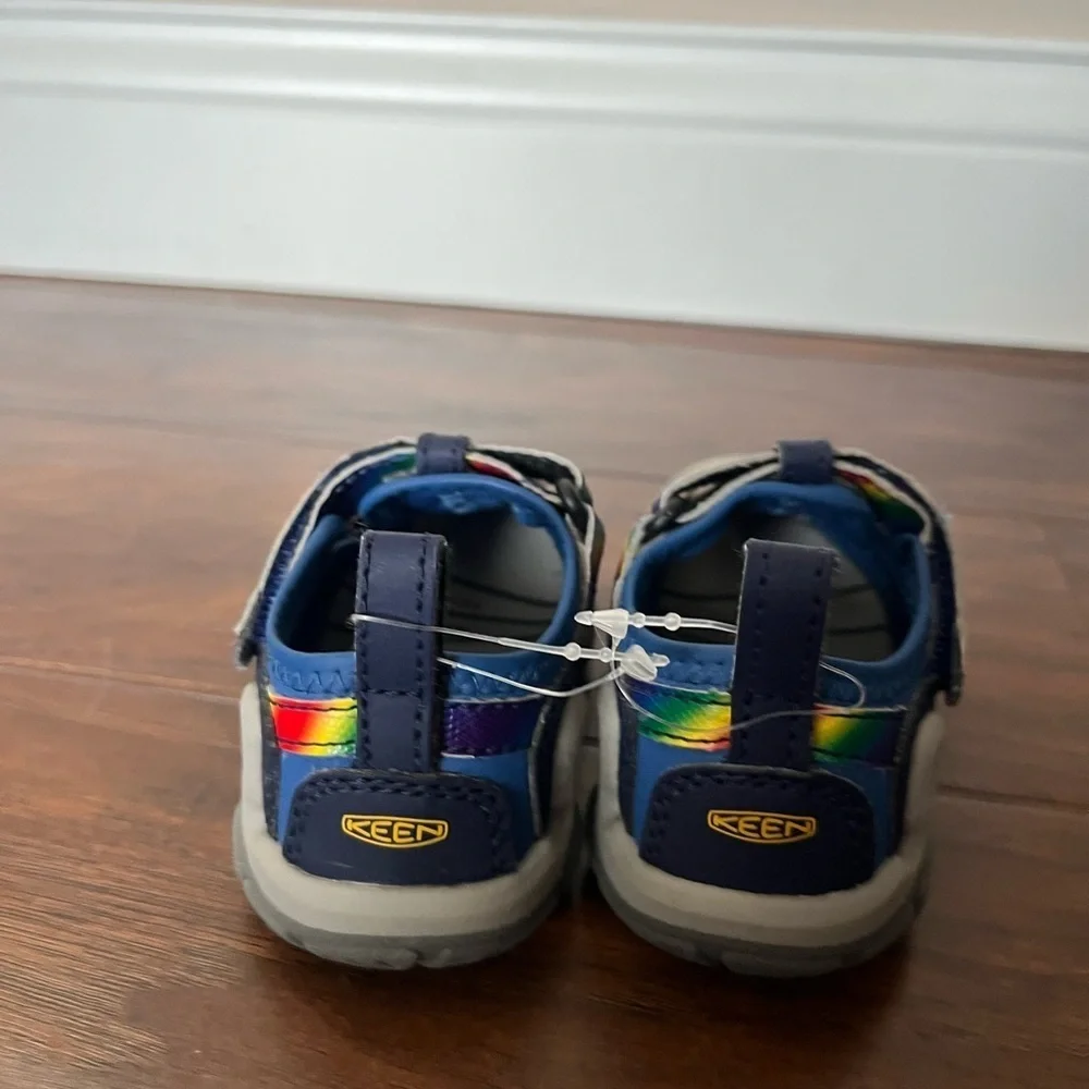 NWOT Keen Knotch Creek Rainbow Strap Navy ShoesUnisex Size 5